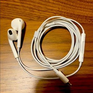 Brand new Apple EarPods